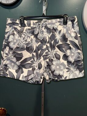American Eagle Outfitters Black & White Floral Swim Trunks